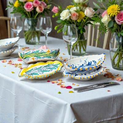 Antipastiera a barca in ceramica di Caltagirone