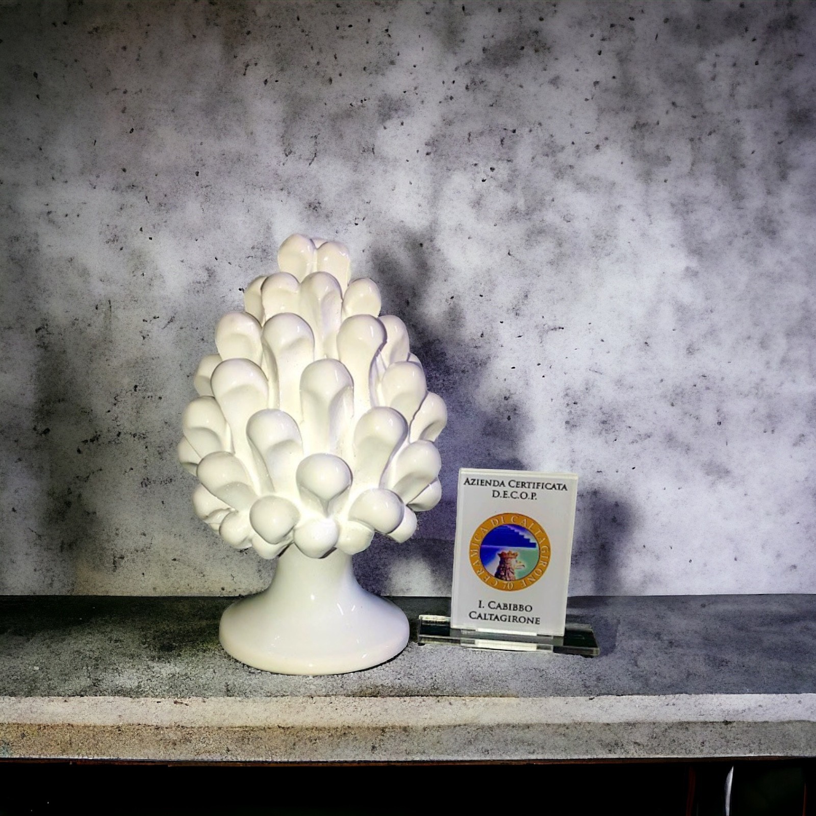 Pigna bianca h.11,15 tipica in ceramica di Caltagirone