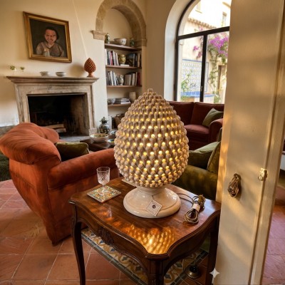 Pigna a lume traforata in ceramica di Caltagirone decoro Fumè originale