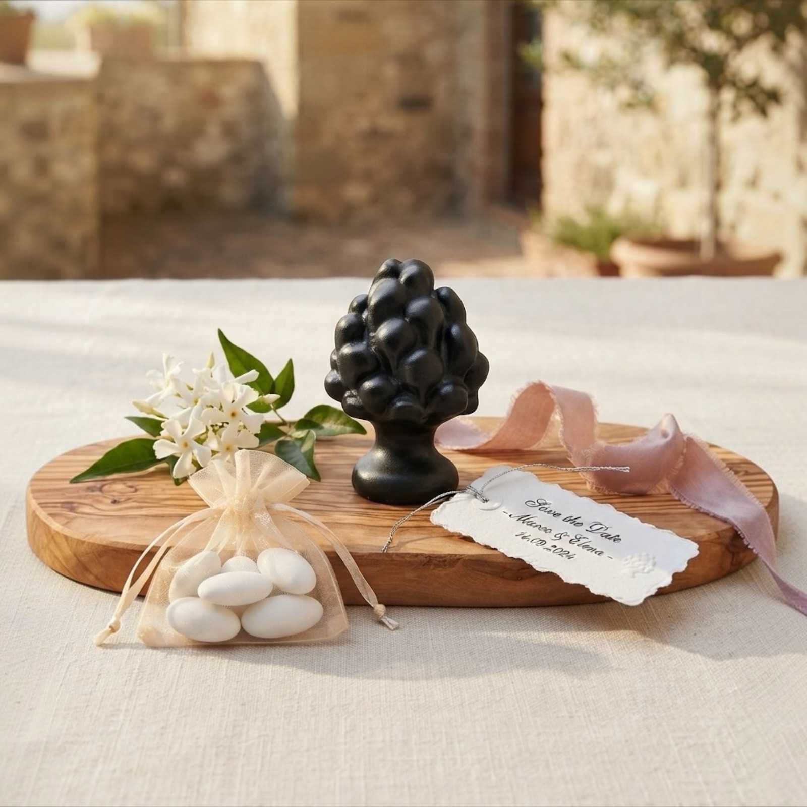 Pigna nera in ceramica di Caltagirone