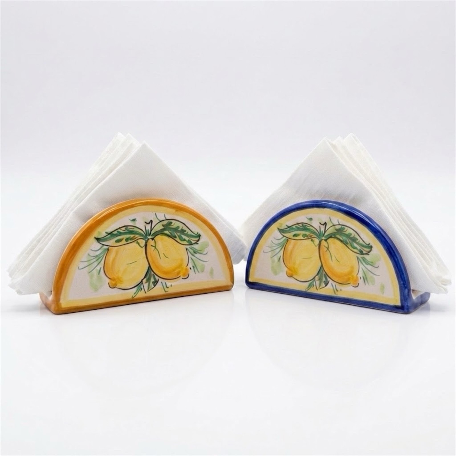 Portatovaglioli in ceramica di Caltagirone